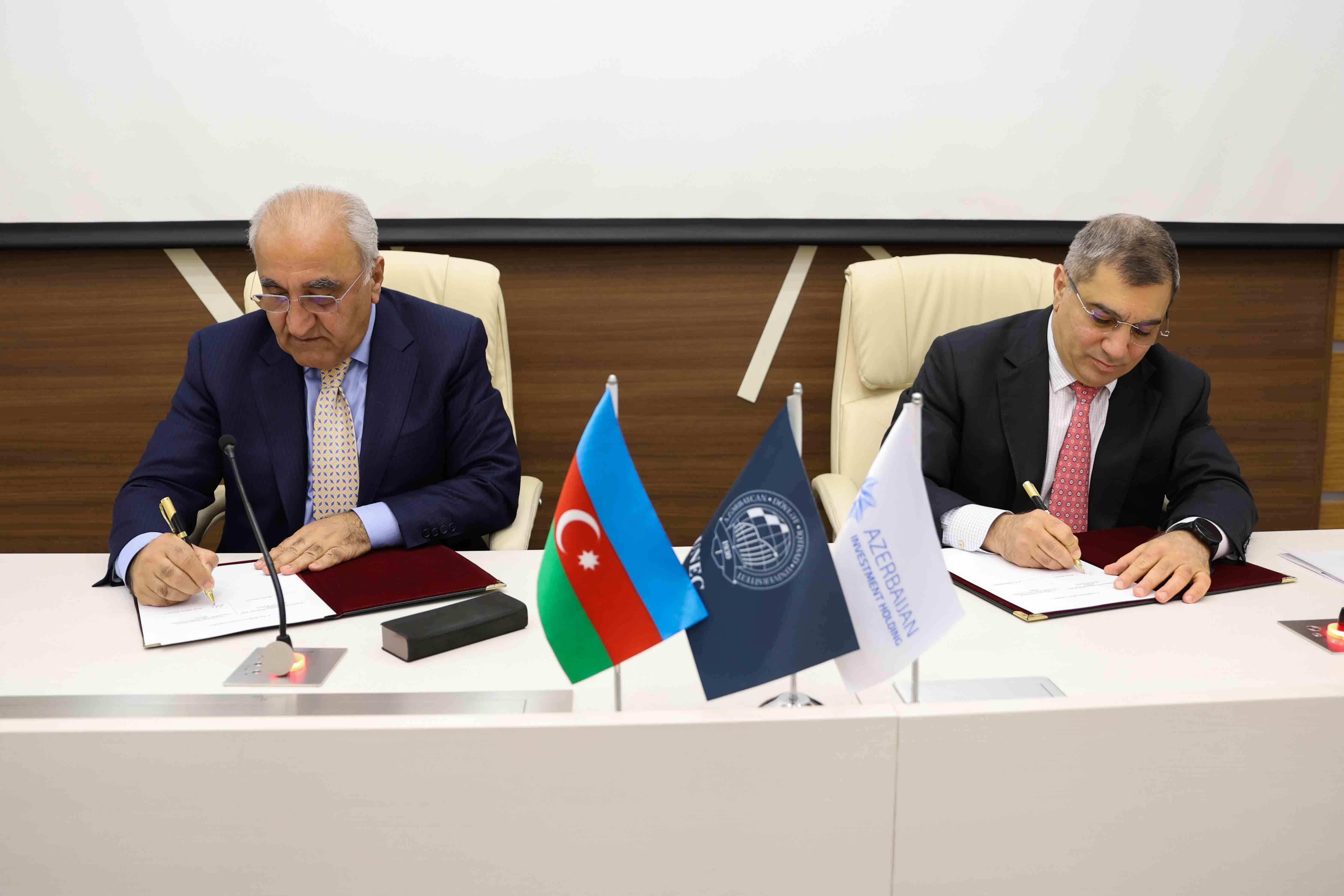 Azərbaycan İnvestisiya Holdinqi ilə UNEC arasında əməkdaşlıq memorandumu imzalanıb
