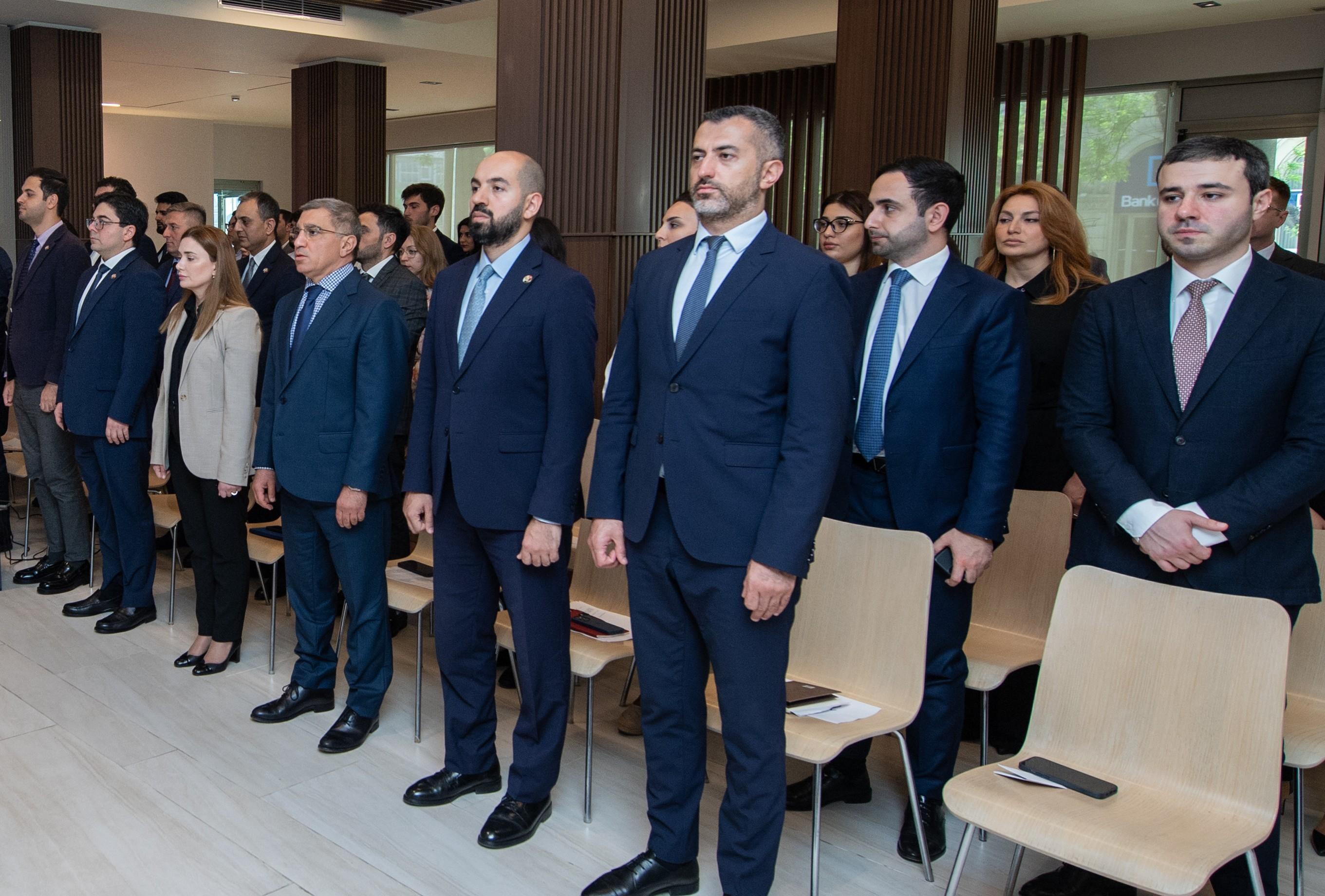 AİH-in kollektivi Ulu Öndər Heydər Əliyevin anadan olmasının 102-ci ildönümünü anıb