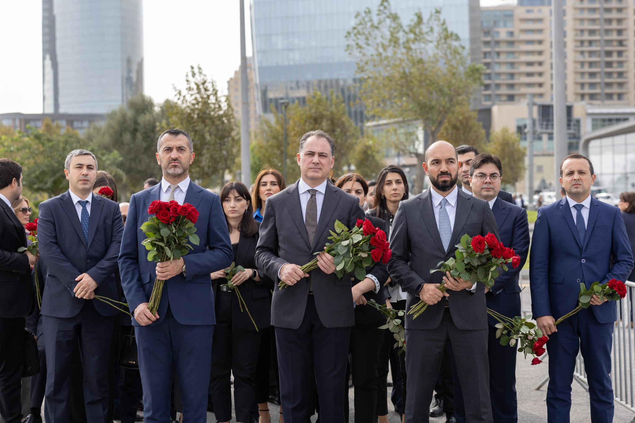 Azərbaycan İnvestisiya Holdinqinin kollektivi şəhidlərimizin əziz xatirəsini yad edib